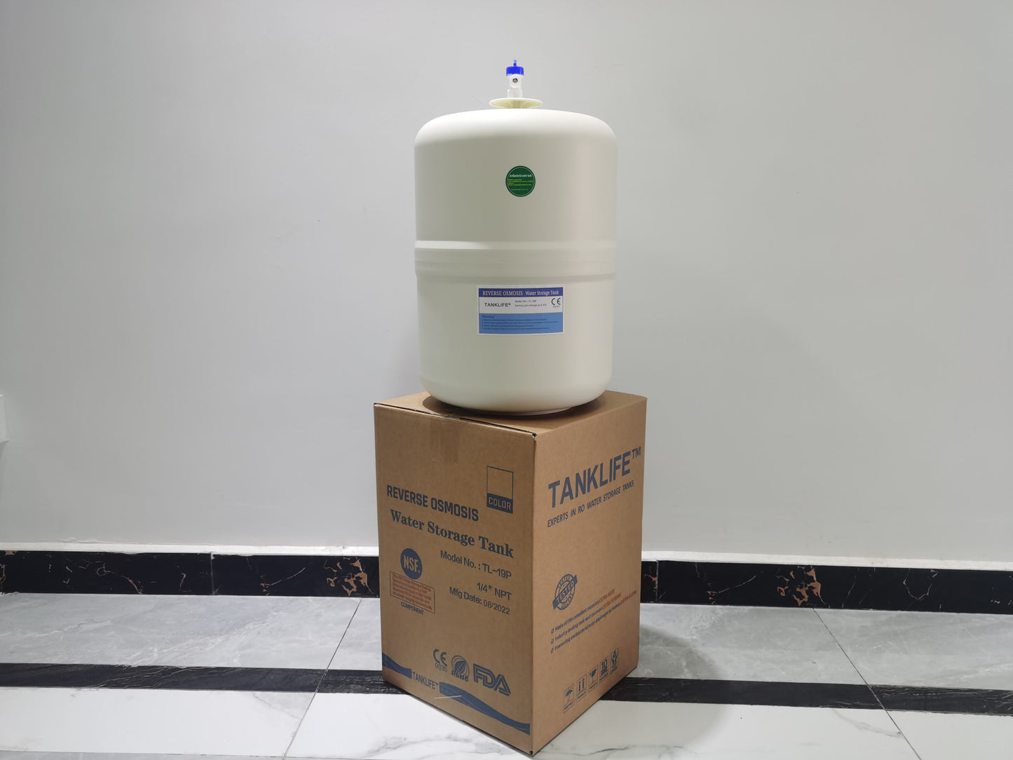Aqua Zoom 5.0G plastic steel RO water tank with 3-layer composite, rust-free pressure tank for water filtration systems.