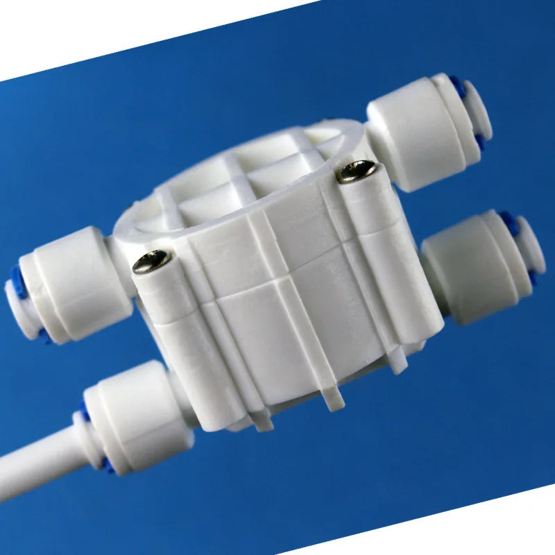 Aqua Zoom RO automatic shut-off valve with 1/4-inch quick connect fitting for reverse osmosis water filter systems.