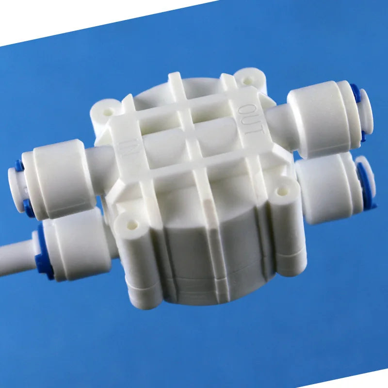 Aqua Zoom RO automatic shut off valve with 1/4-inch quick connect fitting for reverse osmosis water filter systems.