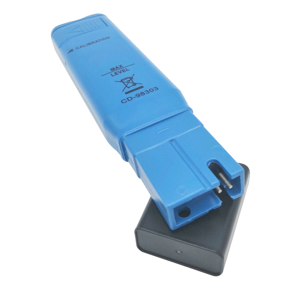 AQUA ZOOM Hanna TDS water testing meter with large LCD display, digital pH and conductivity tester for water quality analysis.