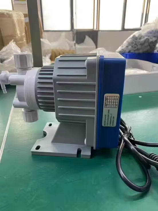 Aqua Zoom automatic digital dosing pump for chlorine and chemicals with digital display, used as water filter accessory.