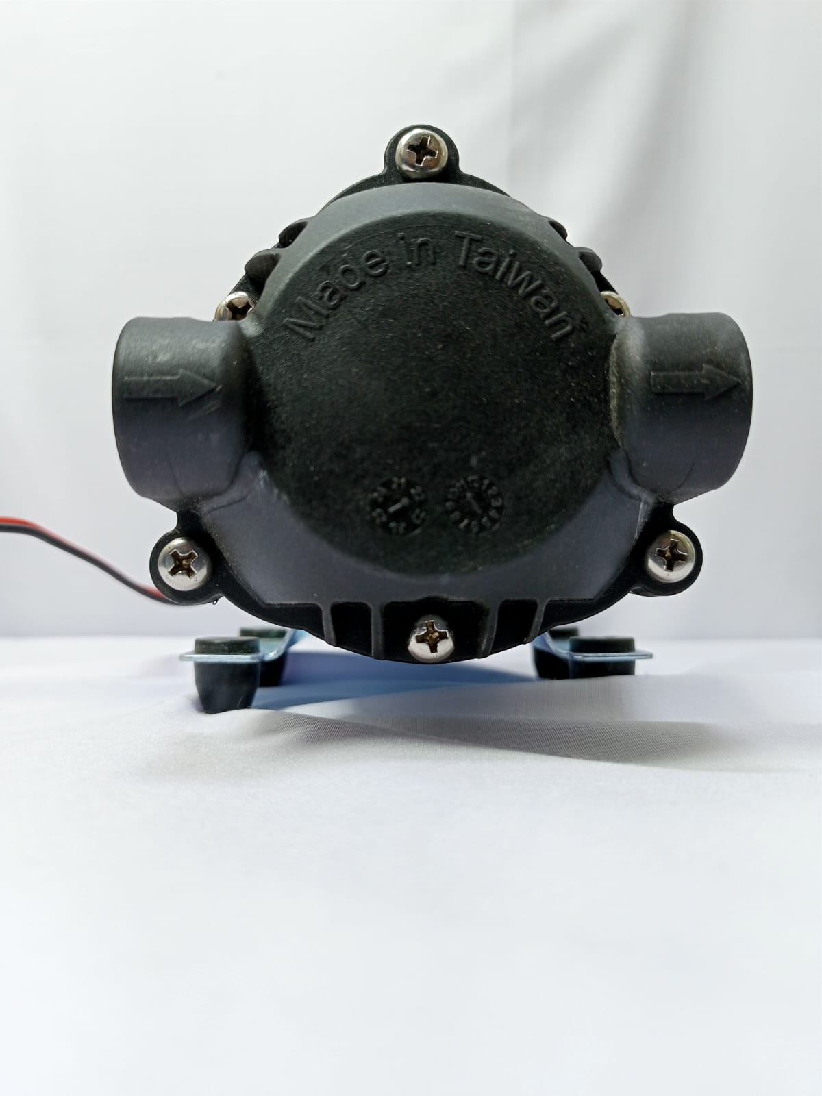 Aqua Zoom 100GPD diaphragm booster pump for RO water filtration systems, high-pressure water filter pump in Pakistan.